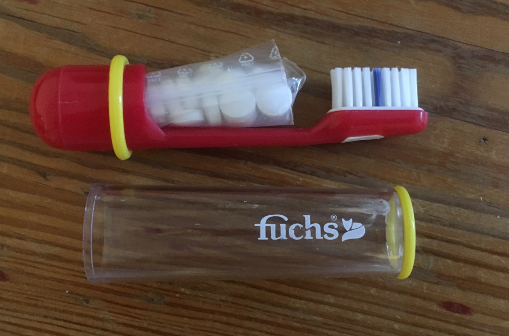 Die Fuchs Clips Pocket, befüllt mit 14 DentTabs (knapp 20 Gramm)